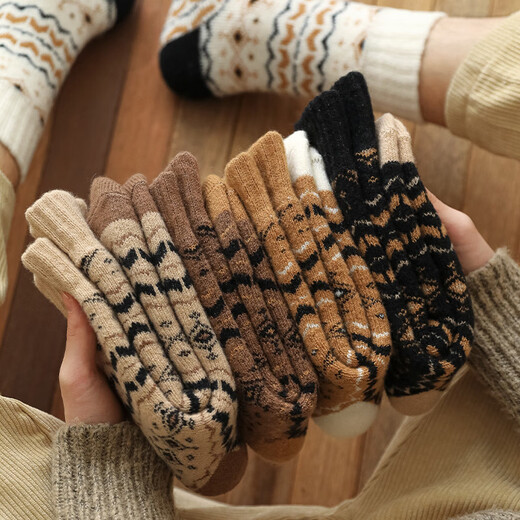 Wool socks for men, mid-length, thickened and velvet, men's sweat-absorbent and deodorant, Japanese retro autumn and winter warm long tube, white 1 coffee, 1 black 1, 3 pairs in total, one size fits all, collection baby will be shipped first
