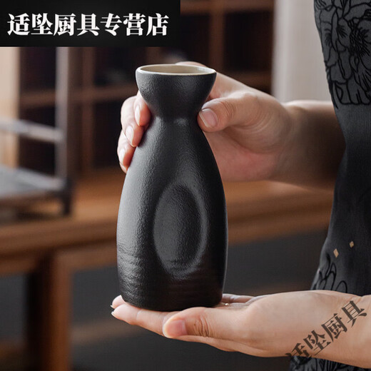 Tuojin household ceramic empty wine bottle, one Jin Jin is equal to 0.5 kilograms, liquor divider Japanese sake set, three and a half Jin Jin is equal to 0.5 kilograms, small wine pot and wine jar customization, half Jin Jin is equal to 0.5 kilograms, one pot and six cups of penguin - pink green