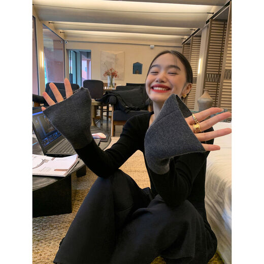 Contrast color long-sleeved sweater for women, niche slim fit, versatile and temperamental base layer top, black and gray half turtleneck S S