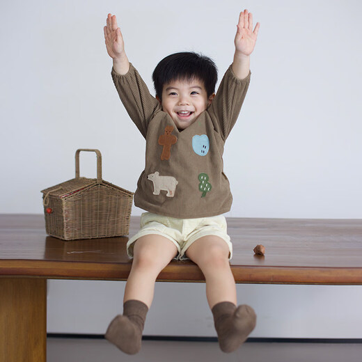 Baby smock autumn and winter children's kindergarten waterproof anti-dirty eating bib apron baby food supplement reverse dressing coffee color 170 M (applicable to height 80-100)