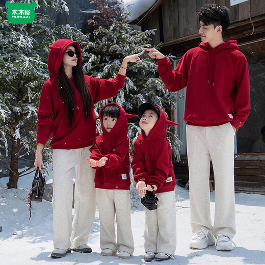 Wooden wooden house parent-child outfit for a family of three 2026 new year of the horse mother and daughter mother and son red winter sweatshirt four family portrait new year burgundy with horns spring and autumn sweatshirt 180 dad XL