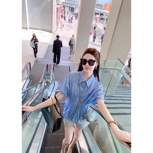 Fish Rabbit's rabbit waist slimming blue striped shirt women's design short-sleeved shirt temperament women's top blue M