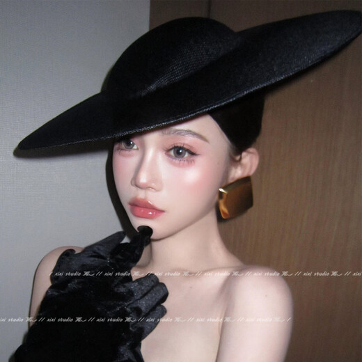 Black top hat French large brim black top hat for women 2026 new Hepburn style face-showing small hat light luxury round black top hat one size