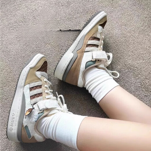 Adidas (adidas) Clover Forum Chestnut Mocha Brown Low Top Men and Women Velcro Sports et Casual Board Chaussures IF3884 Brown / White (IF3884) 40