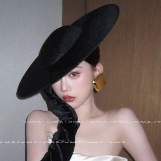 Black top hat French large brim black top hat for women 2026 new Hepburn style face-showing small hat light luxury round black top hat one size