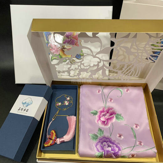 So cool Suzhou embroidered silk scarf Suzhou embroidered mulberry silk scarf embroidered brass bookmark creative gift box gift set No. 4