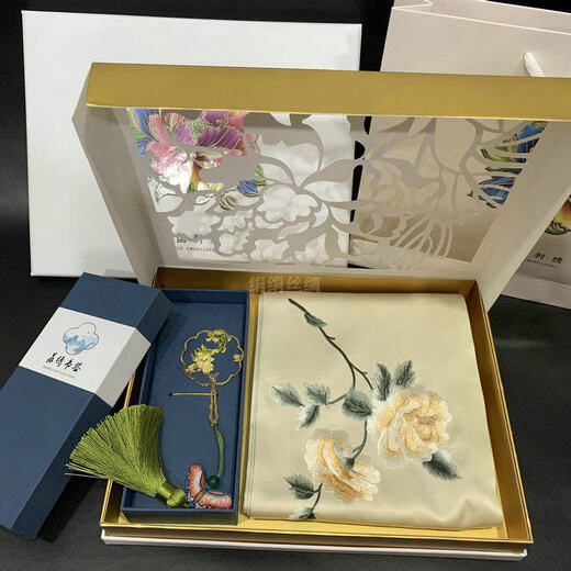 So cool Suzhou embroidered silk scarf Suzhou embroidered mulberry silk scarf embroidered brass bookmark creative gift box gift set No. 4