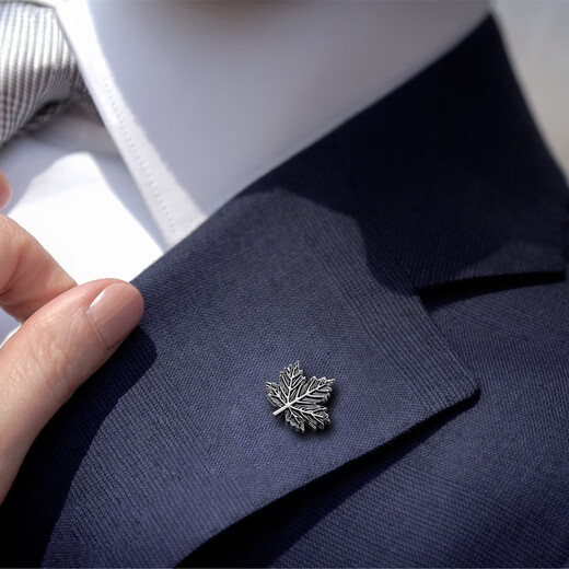KFLK retro leaf brooch high-end lapel pin button collar corner buckle men's suit suit clothing accessories maple leaf badge silver black retro leaf K125 1 piece