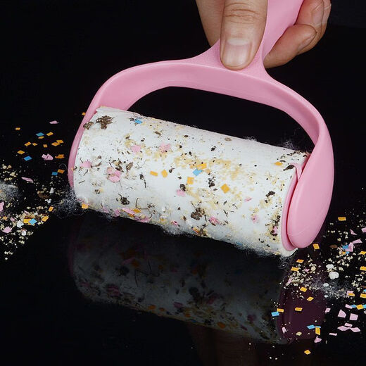 Pet hair roller is a tear-off and washable roll paper that removes dust on the bed, removes hair, pet hair, clothes, and absorbs hair. It is clean and has super strong adhesion. Each roll comes with an additional 20 tears. 6 rolls of paper + 1 thickened handle. 360 tears.