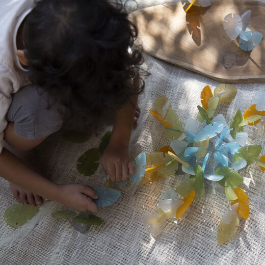 Guidecraft El juego natural de los niños de los niños SIDA ADSEÑOS Grandes copos de nieve de la hoja de plástico Bloques de construcción de la educación estética Bloques de la hoja Color natural G16833