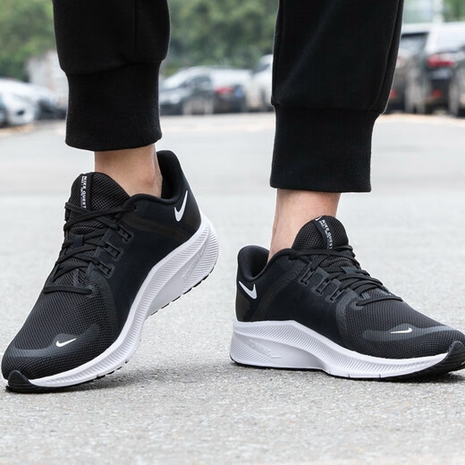 Nike (Nike) Herrenschuhe Frühling Neue Sportschuhe Quest Low Top Leichtes Mesh atmungsaktives lässige Schuhe Schock-kissen-resistente Laufschuhe DA1105-006/Quest 4/Black 44