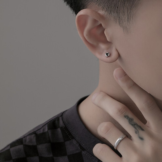 Mansheng four-leaf clover earrings for men, trendy ins, high-end men's earrings, single, handsome student earrings, gift for boyfriend, single