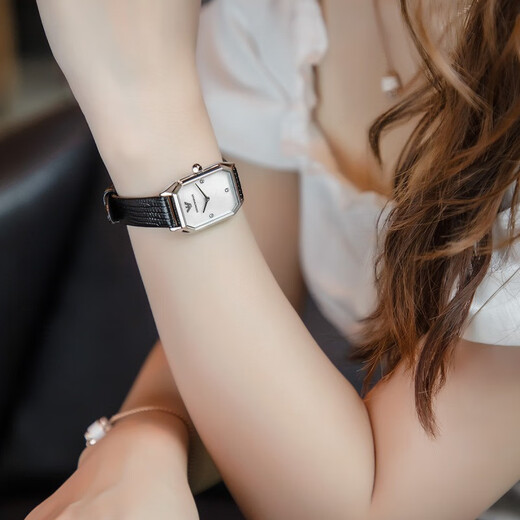 
Emporio Armani watch women's fashion European and American watch belt square couple watch Valentine's Day birthday gift AR11148