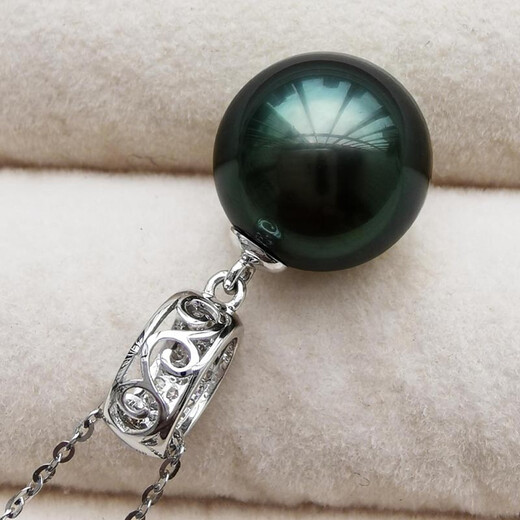 Mohs Tahitian black pearls and malachite green pendant, seawater pearls, necklace, 18K gold diamond, perfect round, flawless and bright style, malachite green 13-14mm