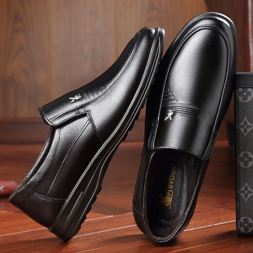 Special clearance deal to pick up leakage and broken codes. Leather shoes for men, genuine leather, non-slip, soft sole, business casual dad shoes, 528 black genuine leather boutique version 43