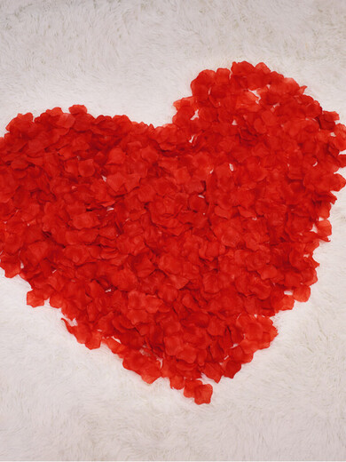 Xikile simulated rose petals wedding confession decoration proposal romantic atmosphere wedding room decoration Valentine's Day proposal supplies white and red mixed petals 1200 pieces (non-woven fabric)