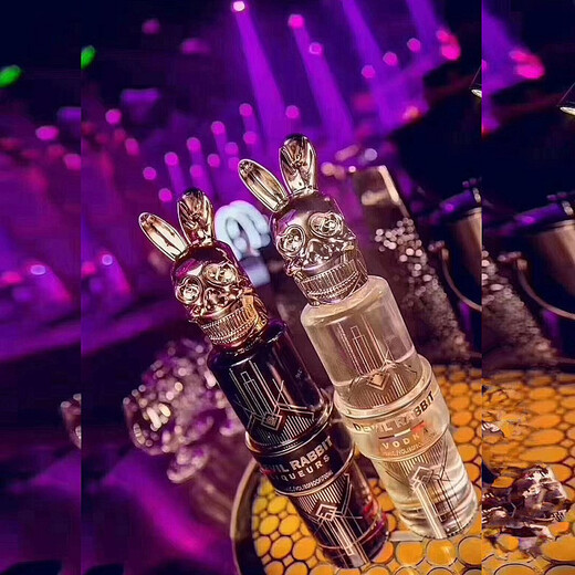 Devil Rabbit Devil Rabbit Liqueur Women's Sweet Wine Liqueur Vodka Pink French Imported Wine Fruit Wine with Box Vodka 700ml