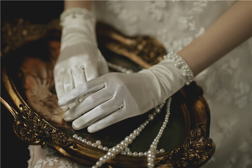 
Yinxiang's new Korean style bride wedding wedding photography photo photo accessories off-white satin pearl short gloves beige, single size