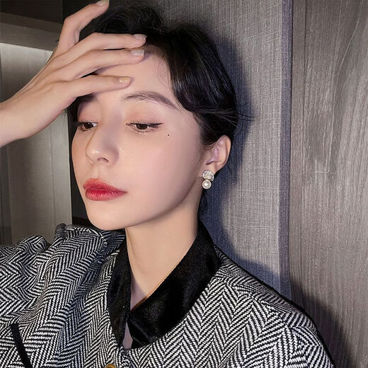 Snow hoop earrings, high-end fashion earrings, temperament, small fragrance, Internet celebrity earrings, 2024 new trendy women's summer high-end earrings