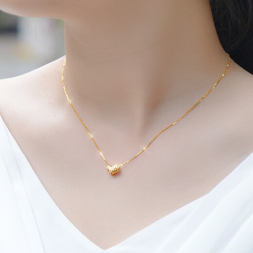 Lao Fengxiang 18k gold necklace women's color gold rose gold necklace love pendant clavicle chain 18K heart-shaped necklace gold color