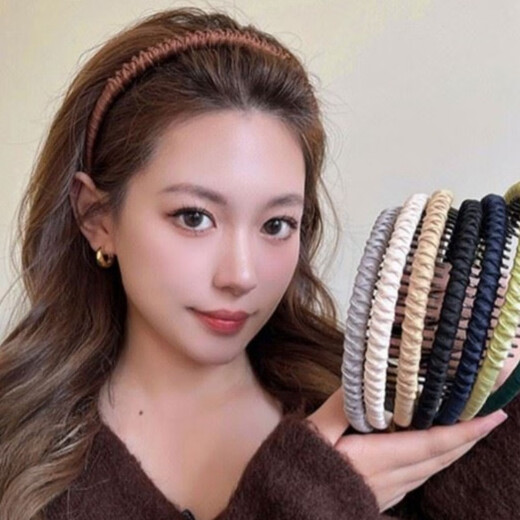 Women's short hair band with toothed hairband pressing hair card for washing face with elderly old lady hair clip black