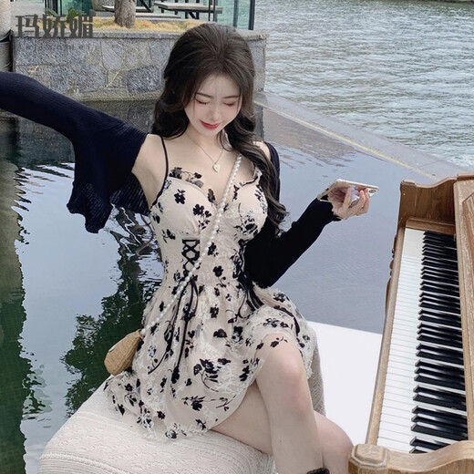Majiaomei suspender dress suit for women 2025 summer new women's floral small cardigan hot girl sexy skirt 8601 suit M