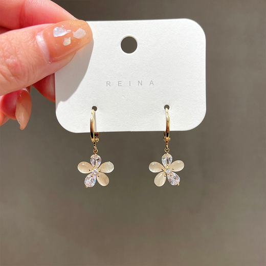 Idel flower earrings for women Korean temperament internet celebrity fashion versatile tassel earrings high-end light luxury earrings synthetic opal rhinestone flower earrings E1996