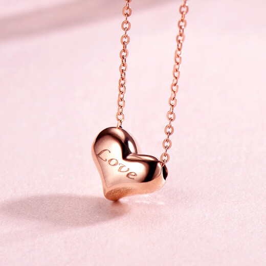 Lao Fengxiang 18k gold necklace women's color gold rose gold necklace love pendant clavicle chain 18K heart-shaped necklace gold color