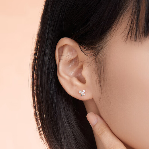 Liuguifu Jewelry Platinum Earrings Women's PT950 Ear Stick Ear Needle Butterfly Platinum Earrings Birthday Gift 0.75g