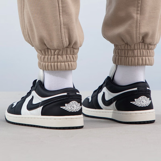 耐克（NIKE） 【潮】Air Jordan aj1 Low女鞋板鞋低帮透气休闲运动耐磨篮球鞋 FB9893-101（黑白熊猫） 38.5