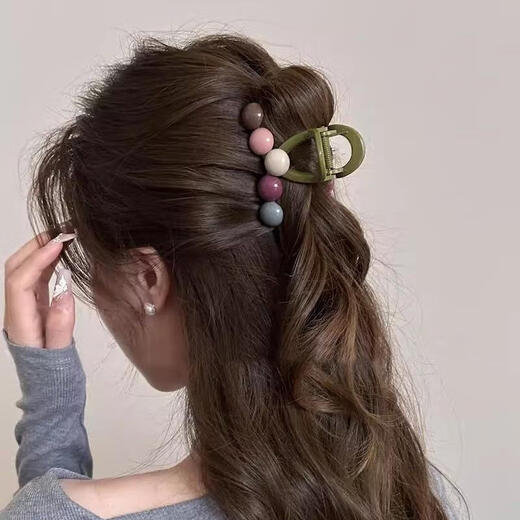Tang Funi's 2024 internet celebrity hairpin is suitable for hair accessories with small hair volume. Colorful bean medium-sized gripper clip. High-end shark clip. Milk tea-colored bead gripper clip.
