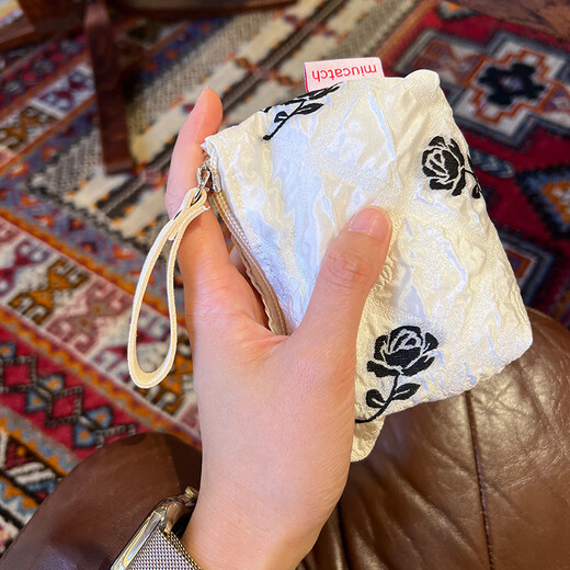 MIUCATCH美摘玫瑰花小小包卡包零钱蓝牙耳机化妆包小号迷你便携收纳软布袋 小小包-朵朵玫瑰黑底