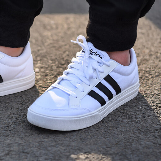 Adidas casual shoes men's shoes 2025 summer new low top non-slip fashion breathable comfortable and versatile wear-resistant fashion sports shoes AW3889 canvas white shoes 44