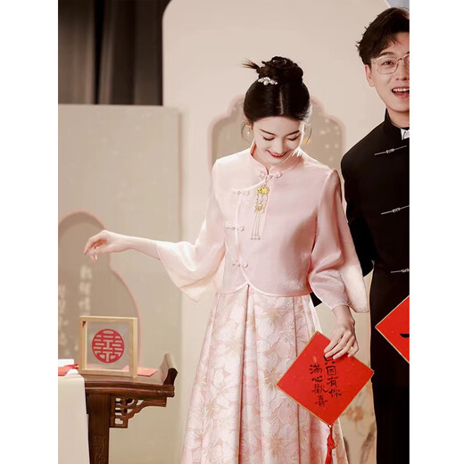 Maxbeths neues chinesisches Verlobungskleid für Frauen rosa Cheongsam-Toast-Kleidung für Bräute mit kleinen Herren-Hintertür Herbst und Winter, langärmeliges Kleid Rosa (Empfohlen 106-115 Jin [Jin ist gleich 0,5 kg])