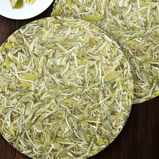 Jade Fuding White Tea Cake 2024 Mingqian Mountain Wilderness Sun-Dried Fujian Spring Tea Mingqian Head Picked 300g Randomly Jade Fuding White Tea Cake 2024 Mingqian Mountain Wilderness Sun-Dried Fujian Spring Tea Mingqian Head Picked 300g Randomly