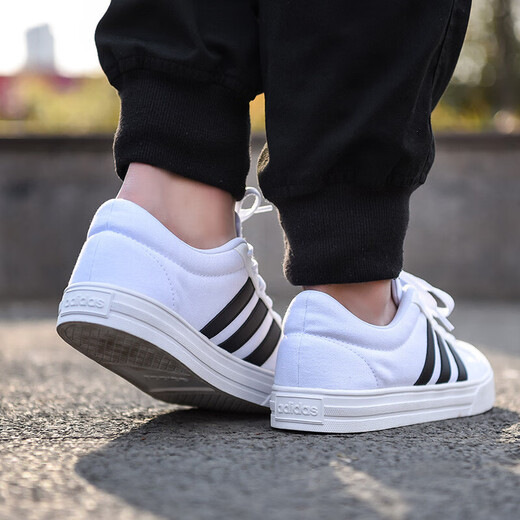Adidas casual shoes men's shoes 2025 summer new low top non-slip fashion breathable comfortable and versatile wear-resistant fashion sports shoes AW3889 canvas white shoes 44