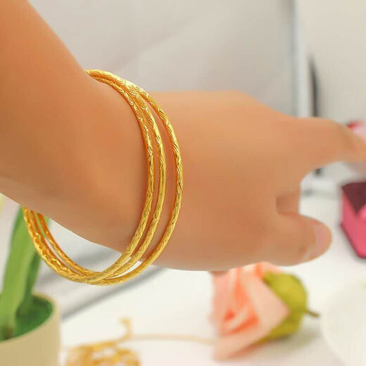The same sand gold bracelet in gold shop does not fade for a long time. Yellow alloy gold-plated women's wedding jewelry gives gifts to wife. Star bracelet