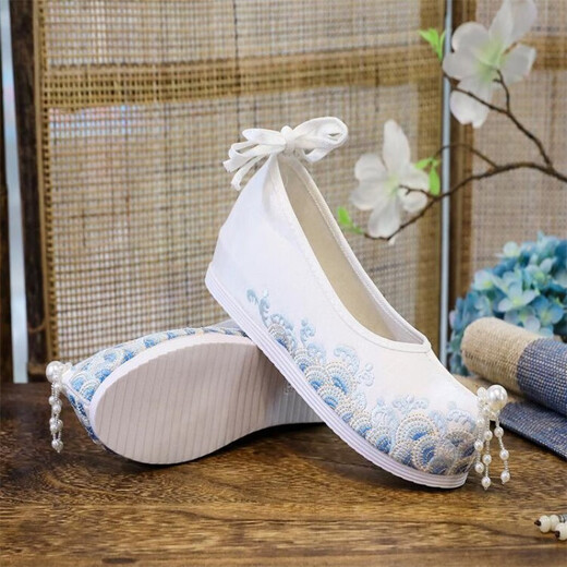 Zhenxi Hanfu -Schuhe für Frauen im Frühling und Herbst Alte Style Sticked Schuhe Stoff Schuhe Quasten Quasten HAISE ZAS UND ERHERGTE BUGSHOUS HAN -Element Performance Schuhe Welle weiß - erhöht ca. 4 cm 36 36