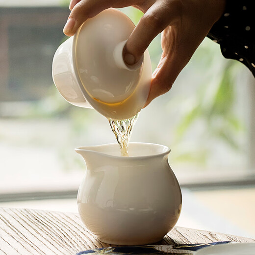 Gold-inlaid jade cover bowl, Kung Fu tea set, Sancai cover bowl, mutton fat jade de-making white porcelain tea cup bowl, early summer 120ml