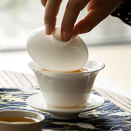 Gold-inlaid jade cover bowl, Kung Fu tea set, Sancai cover bowl, mutton fat jade de-making white porcelain tea cup bowl, early summer 120ml