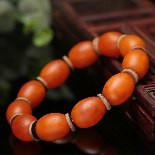 Knock knock love fidelity Russian chicken oil red old beeswax bucket bead bracelet game allowance original leather amber date bead matching bracelet for men and women old beeswax bucket bead bracelet