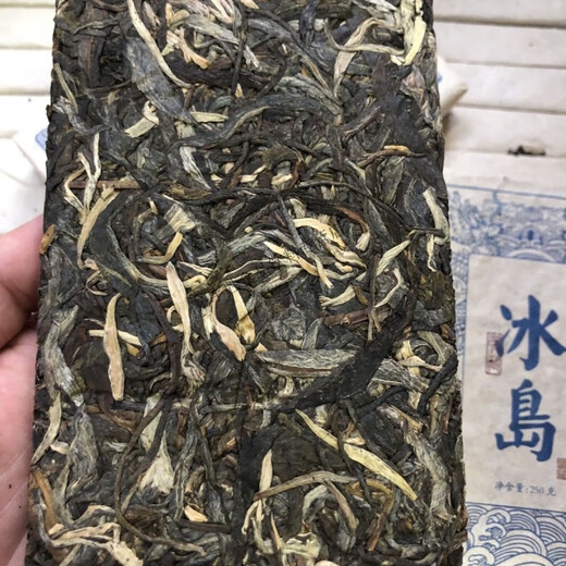 Hongyun offers one kilogram discount on 2014 aged Yunnan Pu'er tea bricks 250g Icelandic tea raw tea classic tissue paper packaging four bricks 1000g