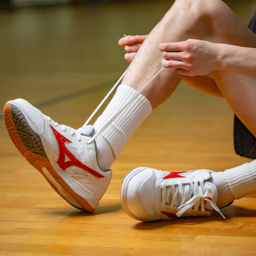 Mizuno badminton shoes men's air emission shock absorbing shoes comprehensive sports shoes men's and women's shoes 29KV13062 white/red 44.5290MM