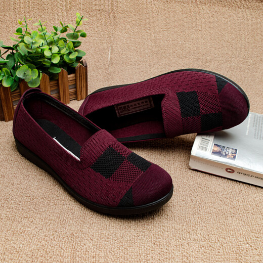 Yifu Elder Beijing Zapatos de tela para mujeres en la primavera, cómodo, un punto transpirable, plano, suela, zapatos de madre sola, sin deslizamiento, calzado de mediana edad y anciana.