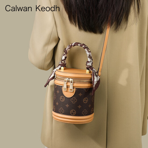 CALWAN KEODH官网包包女包新款水桶包复古圆筒包百搭生日礼物送女友老婆 【卡其配咖】时尚轻奢手提斜挎实用走心女生闺蜜