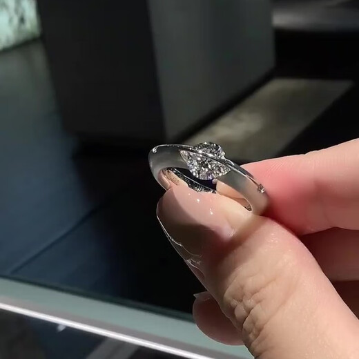 Blue S925 sterling silver niche design sparkling cosmic star rotatable diamond ring light luxury moissanite solitaire ring silver US No. 9 (Hong Kong 18-19)