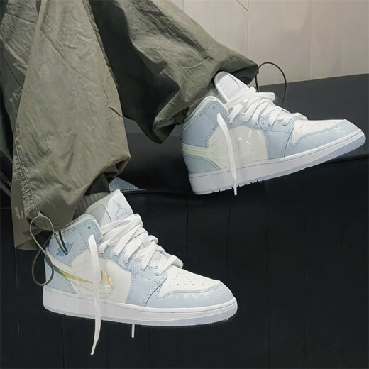耐克（NIKE）Air Jordan 1 Mid AJ1 冰雪奇缘 轻便舒适防滑耐磨休闲运动篮球鞋 FB9892-670粉色 35.5