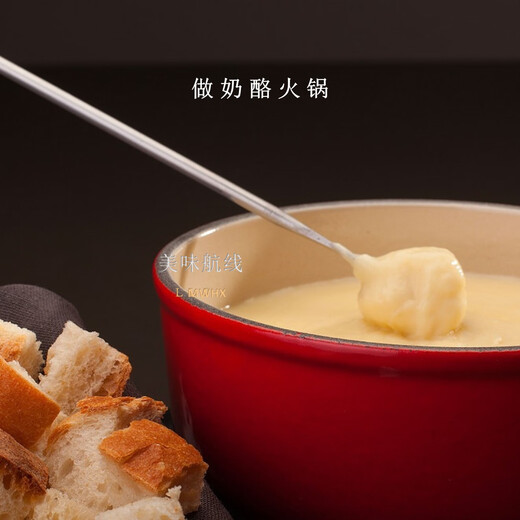 Le Gruyere cheese AOP swiss cheese imported from France, shipped by SF Express, the whole piece is about 2.5kg