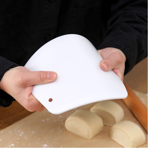 Luda JD door-to-door delivery baking tools trapezoidal scraper plastic dough cutting scraper kitchen utensils DIY white cream flat scraper large size two refills 19.5cm*12.5cm