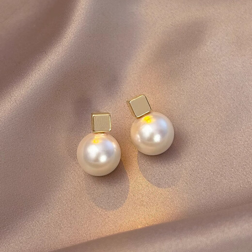 DAISY DREAM light luxury pearl earrings for women 925 silver needle high-end niche temperament earrings 2025 new hot style versatile earrings 925 silver needle pearl earrings